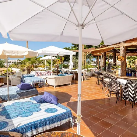 Club Paraiso Near Hard Rock By Interhome 아데제